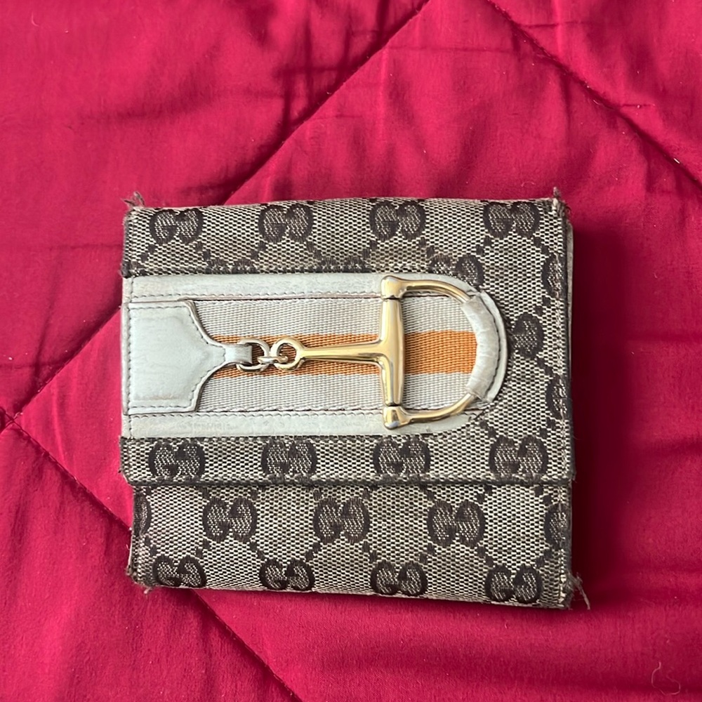 Gucci wallet.pre owned